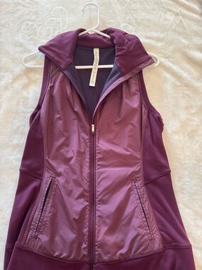 Lululemon Sleeveless Zip-Up Vest in Plum Size 8